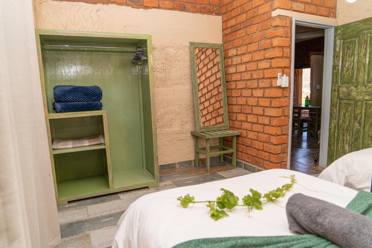 Otavi Vineyards Self-Catering & Camping Buitenkant foto